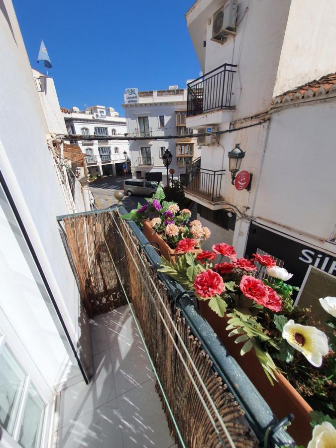 Apartamentos Eduardo Rico 内尔哈 外观 照片